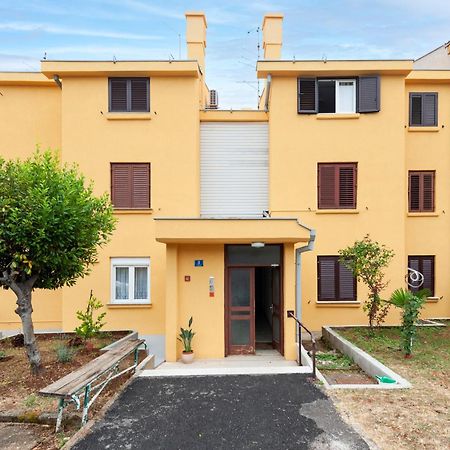 No&Ma Apartment Ровин Екстериор снимка