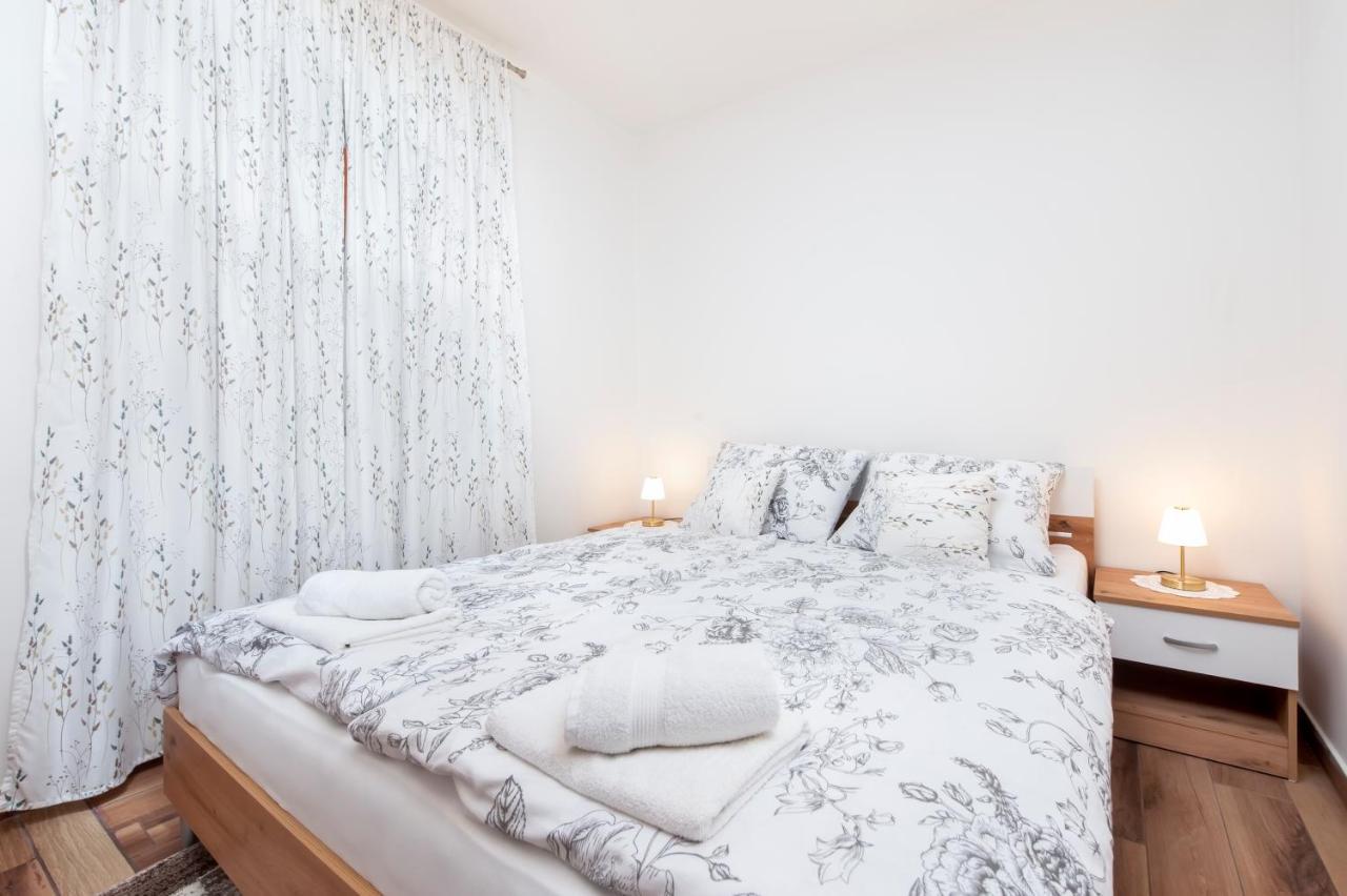No&Ma Apartment Ровин Екстериор снимка