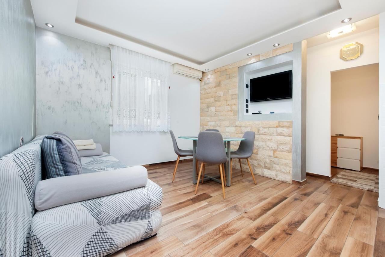 No&Ma Apartment Ровин Екстериор снимка